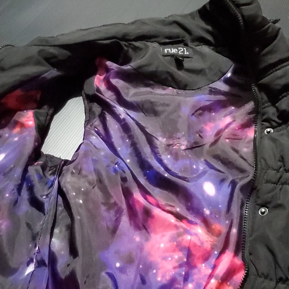 Vest - Picture 2 of 3